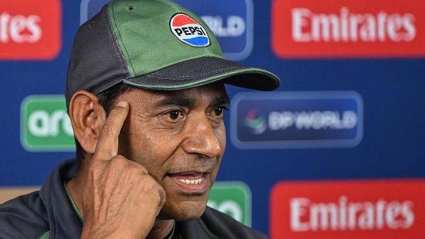 पाकिस्तानी कोच आकिब जावेद का बड़ा बयान: 'वे दुबई में किसी कारण से हैं... एक ही मैदान पर खेलना है फायदेमंद'