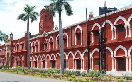 अलीगढ़ मुस्लिम यूनिवर्सिटी में 1920 के बाद पहली बार होली मनाने की अनुमति