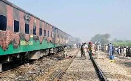 पाकिस्तान में बड़ा ट्रेन हमला: बलोच आतंकियों ने पेशावर जा रही जैफर एक्सप्रेस को अगवा किया, 450 यात्रियों को बंधक बनाया
