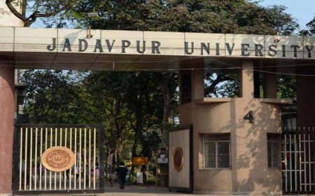 हाईकोर्ट ने जाधवपुर यूनिवर्सिटी को राजनेताओं को आमंत्रित करने से रोका, गैर-छात्रों को परिसर से हटाने का आदेश