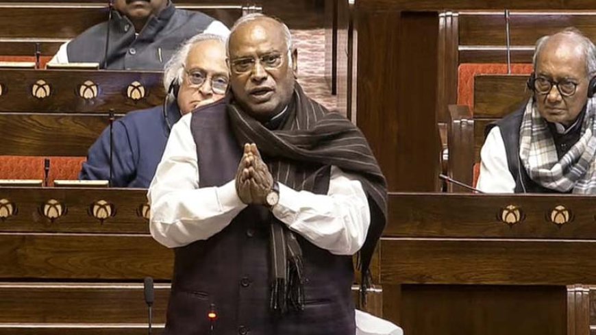 राज्यसभा में मल्लिकार्जुन खड़गे की 'अपमानजनक' टिप्पणी पर हंगामा