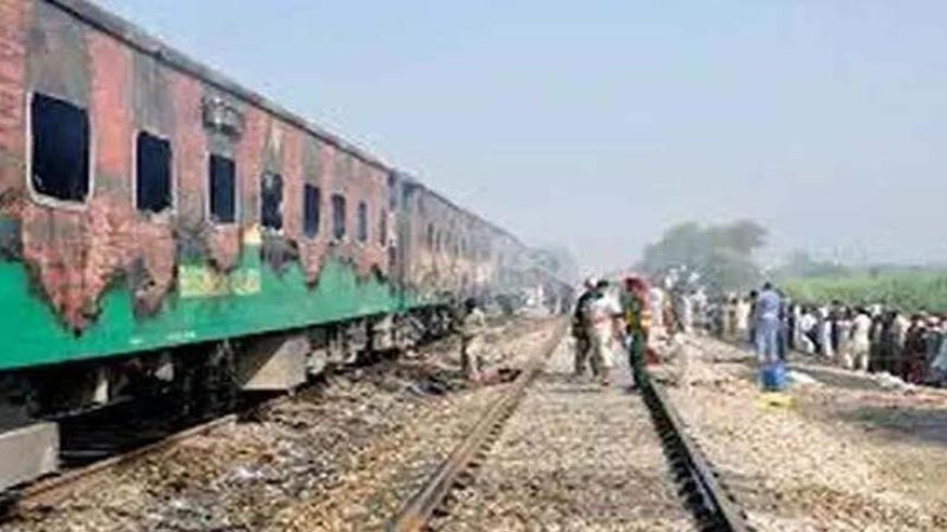 पाकिस्तान में बड़ा ट्रेन हमला: बलोच आतंकियों ने पेशावर जा रही जैफर एक्सप्रेस को अगवा किया, 450 यात्रियों को बंधक बनाया