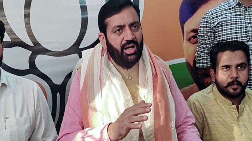 गुरुग्रामः हरियाणा सरकार ने योग गुरु धीरेंद्र ब्रह्मचारी के अपर्णा आश्रम का प्रबंधन संभालने के लिए विधेयक पारित किया