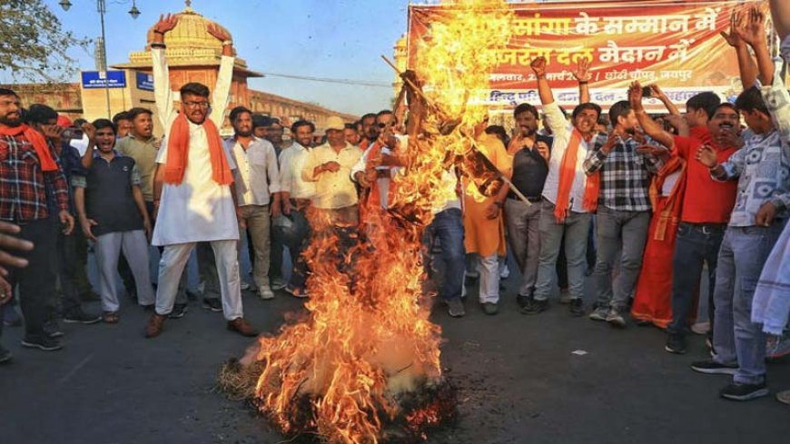 जयपुर में मंदिर तोड़फोड़ के खिलाफ हिंदू संगठनों का प्रदर्शन, कुछ प्रदर्शनकारी हिरासत में