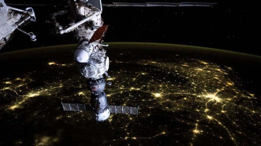 अंतरराष्ट्रीय अंतरिक्ष स्टेशन (ISS) ने साझा की पृथ्वी की खूबसूरत तस्वीरें, अंतरिक्ष से जगमगाता दिखा भारत
