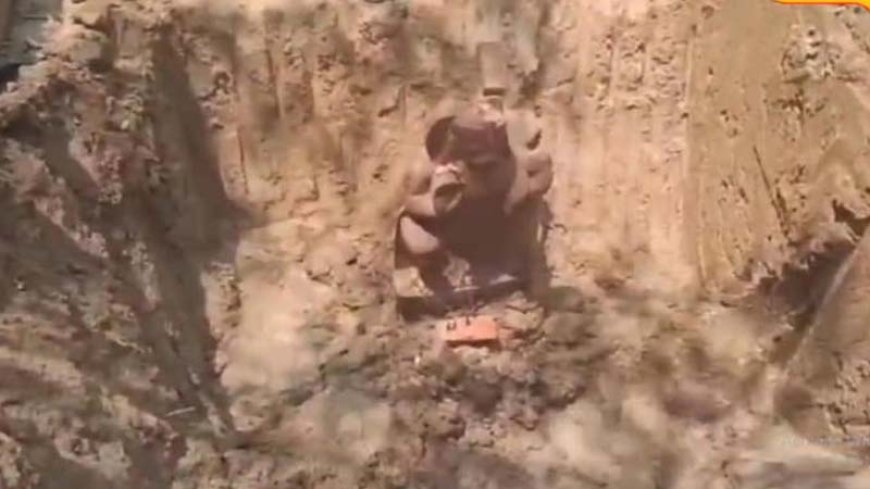हनुमान जयंती पर यूपी के गांव में खुदाई के दौरान निकली भगवान हनुमान की प्रतिमा, मंदिर निर्माण की घोषणा