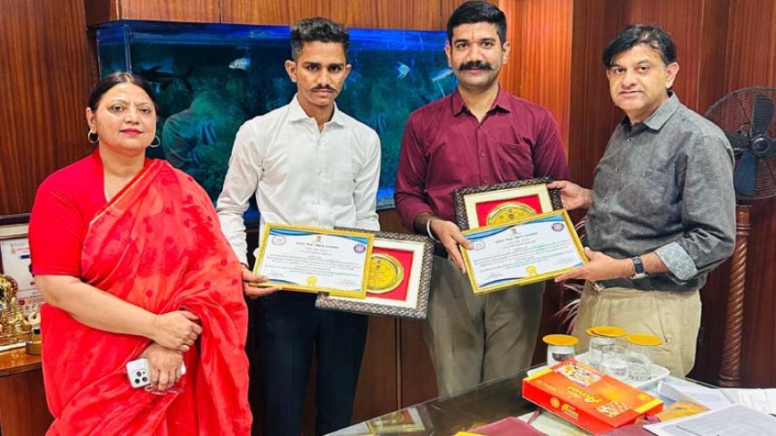 सेंट विल्फ्रेड पीजी महाविद्यालय के स्वयंसेवक को राज्य स्तरीय पुरस्कार से किया गया सम्मानित
