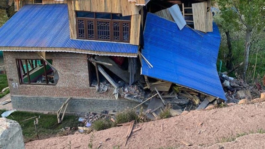 पहलगाम हमला: जम्मू-कश्मीर में 5 आतंकियों के घरों को सुरक्षाबलों ने ढहाया