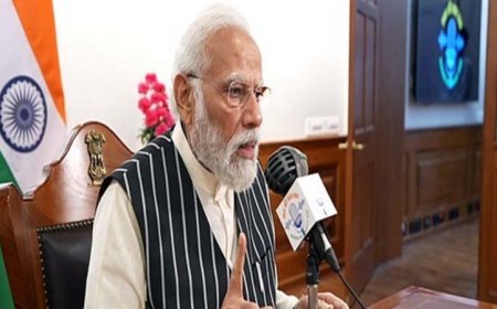 ऑपरेशन सिंदूर के बाद पहले 'मन की बात' में PM मोदी ने दिखाईं ध्वस्त किए गए लश्कर कैंपों की तस्वीरें