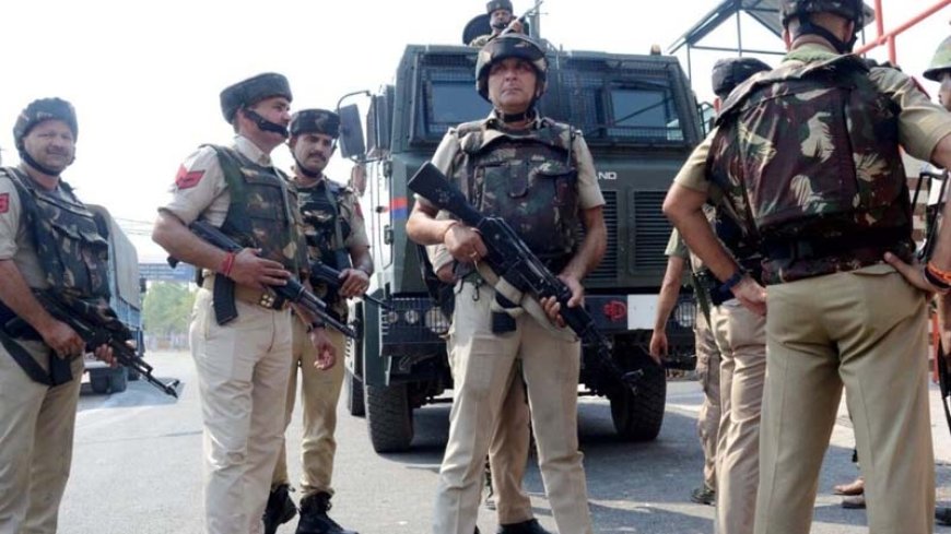 जम्मू-कश्मीर: पहलगाम आतंकी हमले के बाद 6 पुलिस अधिकारियों का तबादला, SHO भी बदले गए