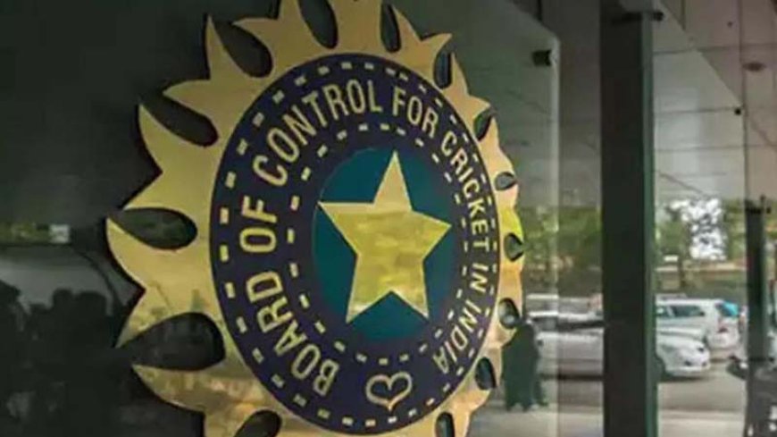 IPL 2025 पर संकट: भारत-पाक तनाव के बीच BCCI ने किया टूर्नामेंट स्थगित