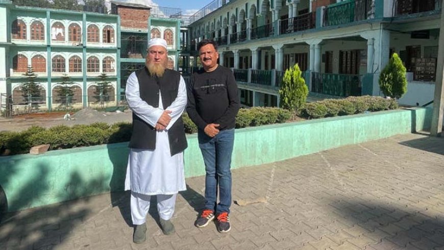 पूंछ गोलाबारी: दोस्त के मदरसे में बच्चों को बचाने वाले हिंदू शख्स को मिला 'हीरो' का दर्जा