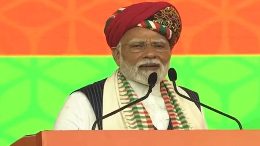 "रोटी खाओ, वरना मेरी गोली तो है ही": पाकिस्तान को PM मोदी की दो टूक चेतावनी