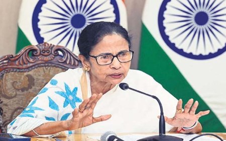 पश्चिम बंगाल की मुख्यमंत्री ममता बनर्जी पर भाजपा नेताओं की कथित अपमानजनक टिप्पणियों के खिलाफ कोलकाता में टीएमसी का विरोध मार्च