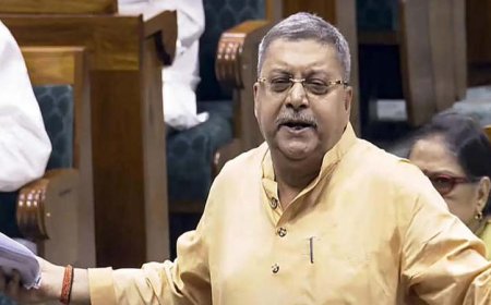 कोलकाता गैंगरेप केस पर टीएमसी सांसद कल्याण बनर्जी का शर्मनाक बयान: पीड़ित महिला पर ही टाल दी ज़िम्मेदारी