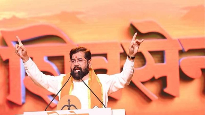 "उद्धव सत्ता के लिए बेताब, गिरगिट की तरह रंग बदलते हैं": एकनाथ शिंदे का तीखा हमला