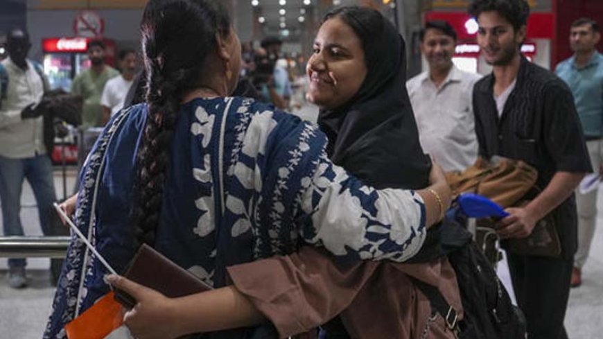 ईरान से 290 भारतीय छात्रों को लेकर उड़ान दिल्ली पहुंची, आज दो और फ्लाइट्स के पहुंचने की संभावना
