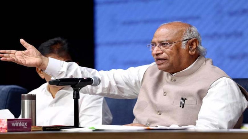 चुनाव आयोग सरकार के हाथ की कठपुतली बन गया हैः काग्रेस अध्यक्ष मल्लिकार्जुन खड़गे का आरोप
