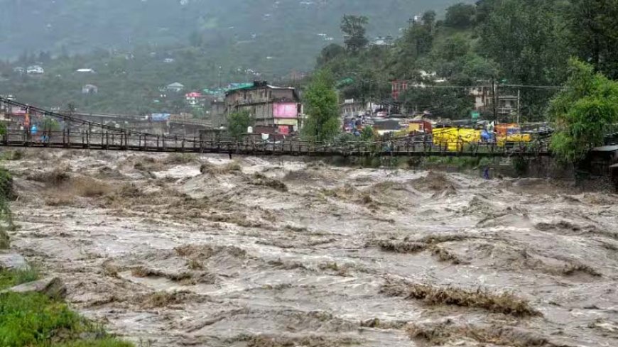 हिमाचल प्रदेश में मूसलधार बारिश, बाढ़ और भूस्खलन से भारी तबाही