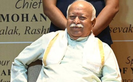 RSS प्रमुख मोहन भागवत के ‘75 की उम्र में रिटायरमेंट’ वाले बयान से मचा राजनीतिक घमासान, विपक्ष ने पीएम मोदी पर कसे तंज