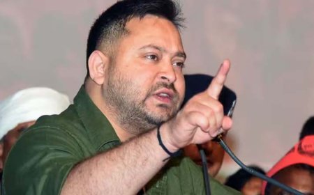 तेजस्वी यादव पर दोहरी वोटर आईडी का आरोप: EC ने कहा, "जो नंबर आपने दिखाया, वह मौजूद ही नहीं है"