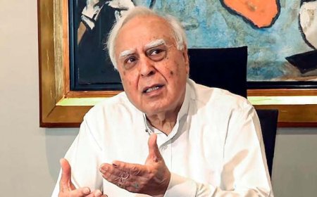 "कभी कोर्ट में मांगी थी माफी, अब गांधी परिवार पर निशाना क्यों?" – कपिल सिब्बल का केजरीवाल पर हमला