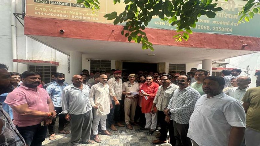 जयपुर के खातीपुरा क्षेत्र में 65 लाख की चोरी के विरोध में व्यापारियों ने किया जोरदार विरोध प्रदर्शन