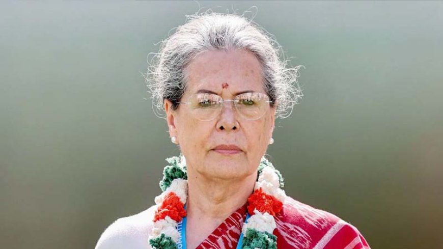 ‘स्पष्ट चुनावी गड़बड़ी’: बीजेपी का आरोप कि भारतीय नागरिकता से पहले ही मतदाता बनीं सोनिया गांधी, कांग्रेस ने ठीकरा फोड़ा चुनाव आयोग पर..!