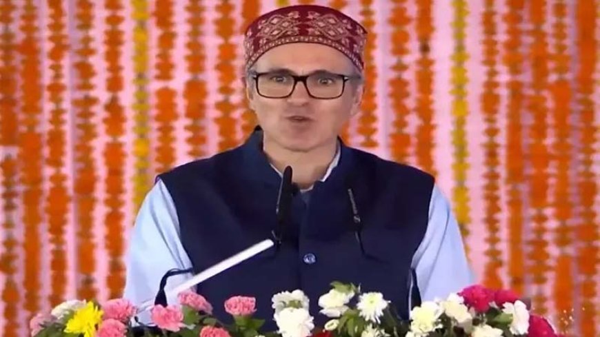 ओमर अब्दुल्ला ने जम्मू-कश्मीर UT में पहली बार बतौर CM फहराया तिरंगा, बोले- दिल्ली से कोई बड़ा ऐलान नहीं आया..
