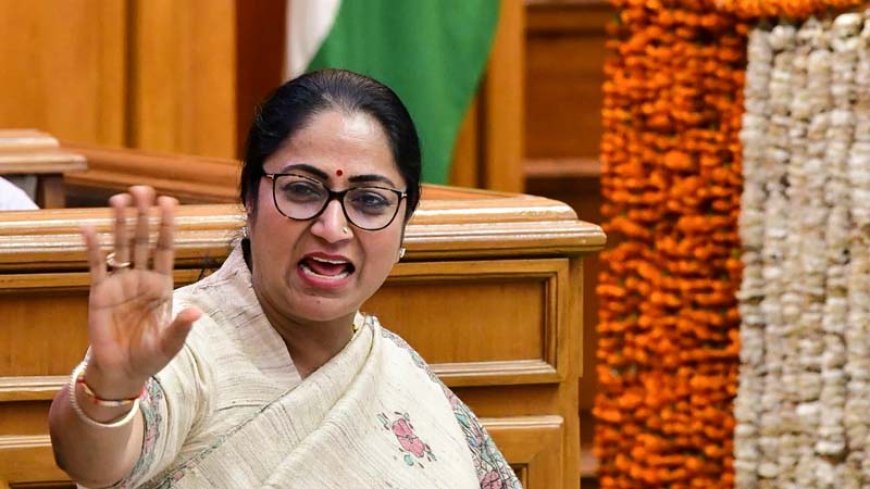 दिल्ली की मुख्यमंत्री रेखा गुप्ता पर हमला, जनसुनवाई कार्यक्रम के दौरान बाल खींचे और थप्पड़ मारा