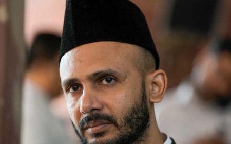 संभल सांसद ने आपने घर के अवैध हिस्से को तोड़ना शुरू किया..!