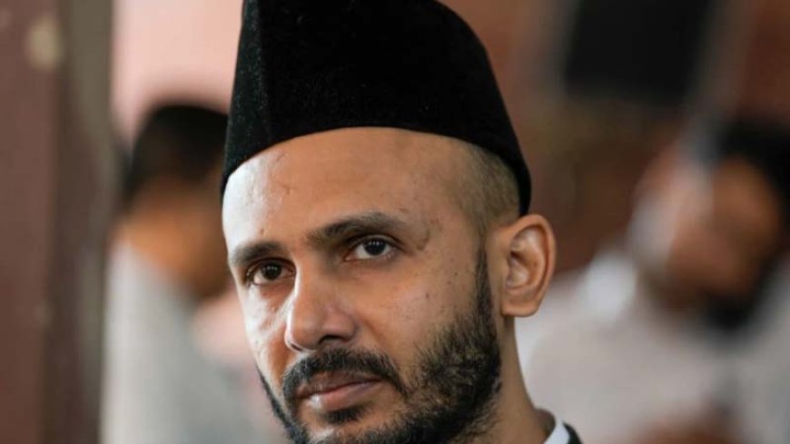 संभल सांसद ने आपने घर के अवैध हिस्से को तोड़ना शुरू किया..!