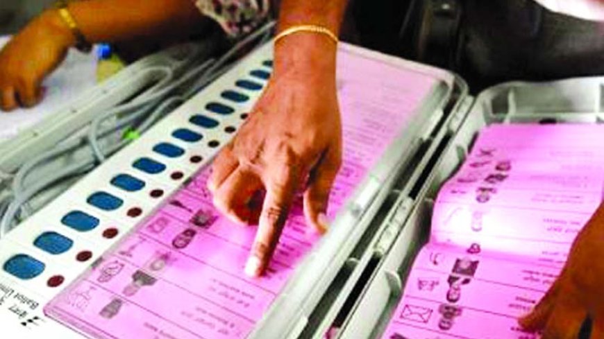 चुनाव आयोग ने किया ईवीएम बैलेट पेपर में बड़ा बदलाव : अब दिखेंगी उम्मीदवारों की रंगीन तस्वीरें