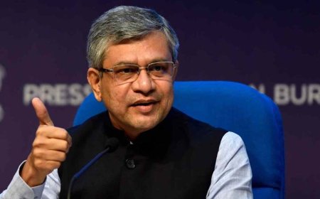 8वें वेतन आयोग की सिफारिशें 1 जनवरी 2026 से लागू हो सकती हैं, केंद्रीय कर्मचारियों के लिए बड़ी खबर