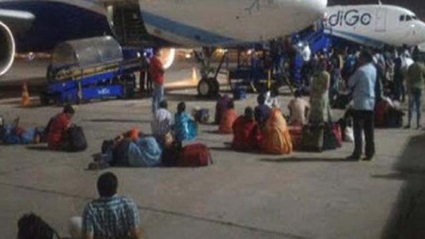 दिल्ली से IndiGo की सभी 235 घरेलू उड़ानें रद्द; IGI एयरपोर्ट पर हंगामा