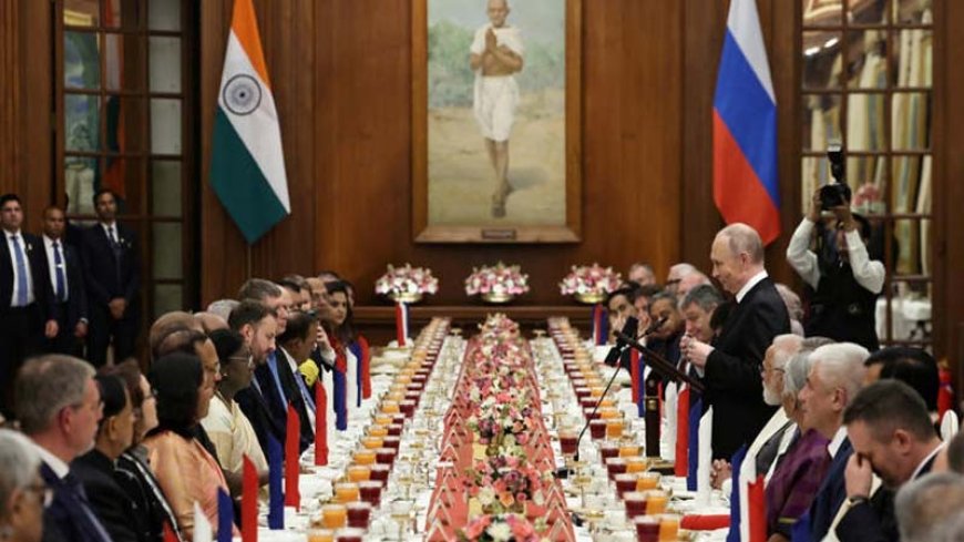 न्यायपूर्ण विश्व व्यवस्था बनाने के लिए भारत–रूस साथ काम कर रहे हैं: पुतिन, राष्ट्रपति भवन के भोज में