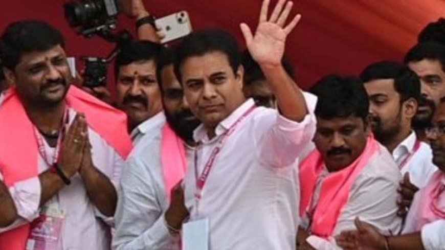 कांग्रेस में शामिल हुए पाँच BRS विधायकों को राहत, तेलंगाना विधानसभा अध्यक्ष ने अयोग्यता याचिकाएँ खारिज कीं