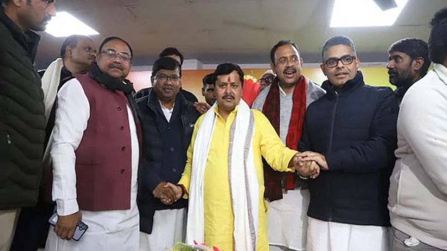 आरएलएम में अंदरूनी कलह, ‘लिट्टी-चोखा’ पार्टी छोड़ भाजपा नेता नितिन नवीन से मिलने पहुंचे तीन विधायक