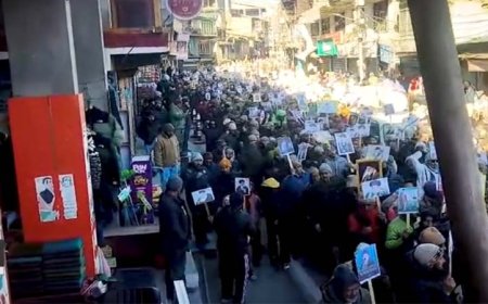 भारत ने अपने नागरिकों से ईरान छोड़ने को कहा, तेहरान ने दिल्ली से साधा संपर्क