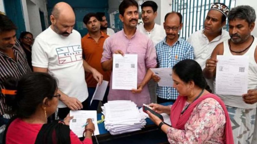 बंगाल में एसआईआर विवाद: ‘अवैध रूप से मतदाता जोड़ने’ के आरोपी अधिकारियों पर कार्रवाई को लेकर चुनाव आयोग ने मुख्य सचिव से रिपोर्ट मांगी