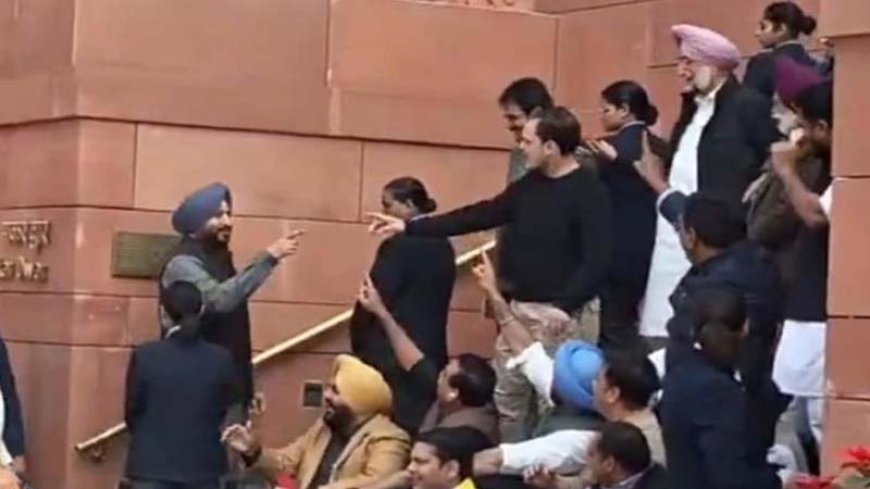 “गद्दार दोस्त”: राहुल गांधी की बीजेपी मंत्री रवनीत बिट्टू पर टिप्पणी से बड़ा विवाद