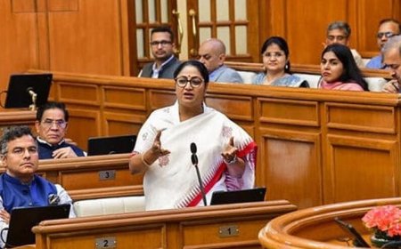 दिल्ली बजट सत्र में सीएम रेखा गुप्ता का AAP पर हमला, ₹47,000 करोड़ के कर्ज का आरोप