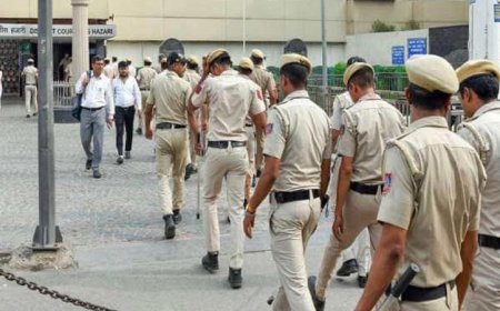 26 साल बाद न्याय: दिल्ली अदालत ने CBI के संयुक्त निदेशक और रिटायर्ड ACP को दोषी ठहराया