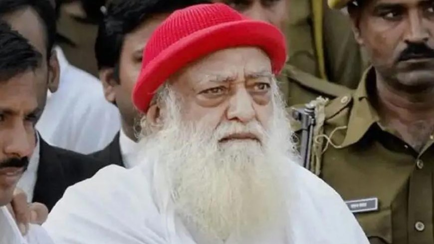 नाबालिग से दुष्कर्म मामले में उम्रकैद बरकरार, आसाराम को तुरंत सरेंडर करने का आदेश