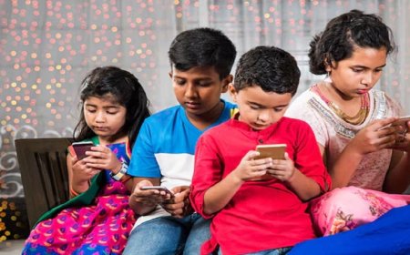 डिजिटल कोकून: बच्चों में मोबाइल की लत के चक्रव्यूह को कैसे तोड़ें?