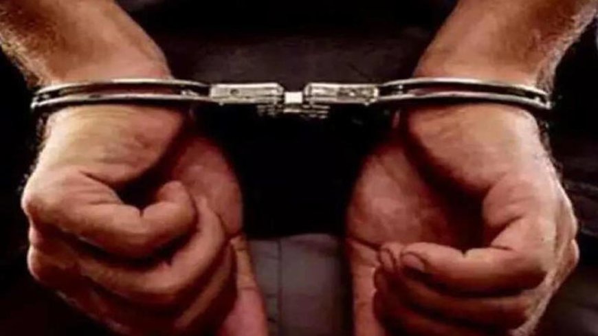 गौमांस मामले में फंसाने की धमकी देकर मुस्लिम परिवार से 60 हजार रुपये वसूलने के आरोप में 4 गिरफ्तार
