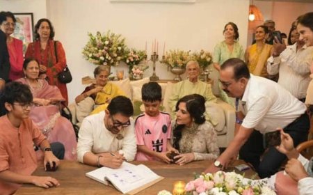 आमिर खान, गौरी स्प्रैट की शादी: पहली इनसाइड तस्वीर में कपल अपने बच्चों के साथ शादी के कागजात पर हस्ताक्षर करते हुए