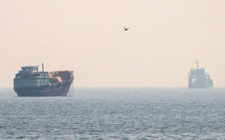 IRGC द्वारा एक जहाज पर चेतावनी स्वरूप गोलियां चलाने के बाद ईरान ने होर्मुज़ जलडमरूमध्य को 'अगले आदेश तक' किया बंद
