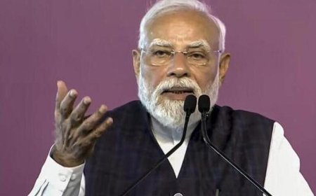 संसद सत्र की शुरुआती टिप्पणी में, पीएम मोदी ने '56 साल के युवा' राहुल गांधी पर तंज कसा