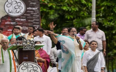 ममता ने बंगाल में भाजपा विरोधी मोर्चे के लिए कांग्रेस, माकपा से संपर्क साधा; कहा- वह सीएम अधिकारी को "बेनकाब" कर सकती हैं